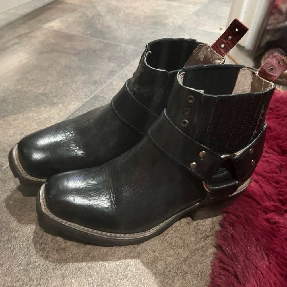 FREEBIRD BY STEVEN Boots WHISKEY Harness Booties Black Red Size 7 - Picture 2 of 4